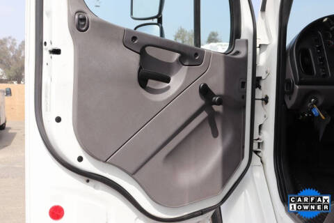 2018 Freightliner M2 106