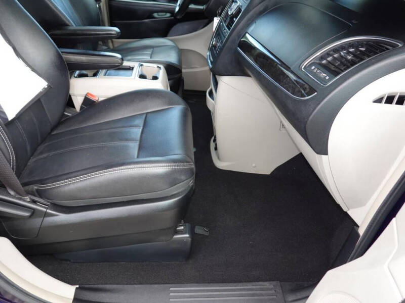 2014 Chrysler Town and Country Touring