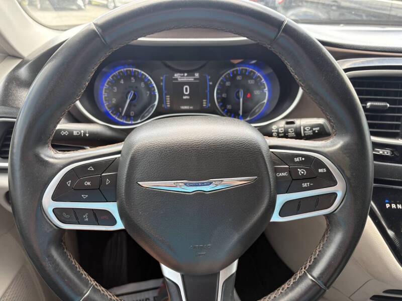 2017 Chrysler Pacifica Touring-L