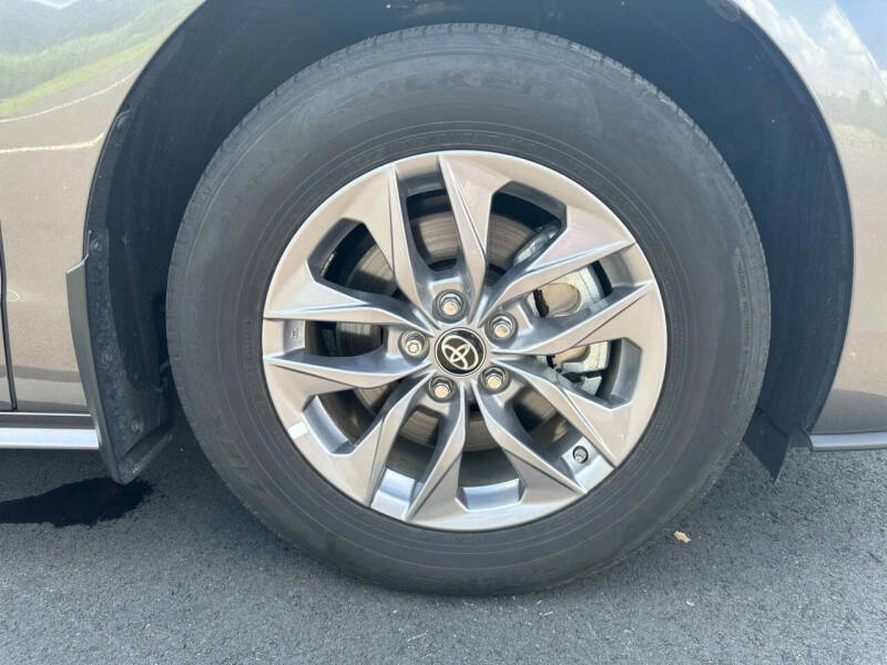 2024 Toyota Sienna LE 8-Passenger