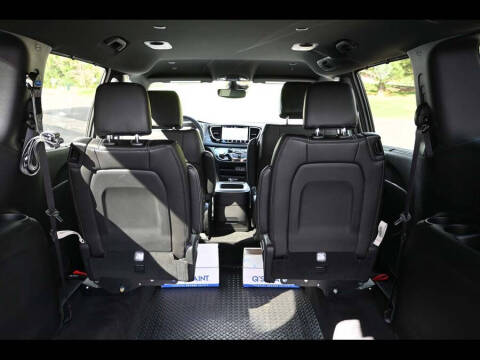 2025 Chrysler Voyager LX