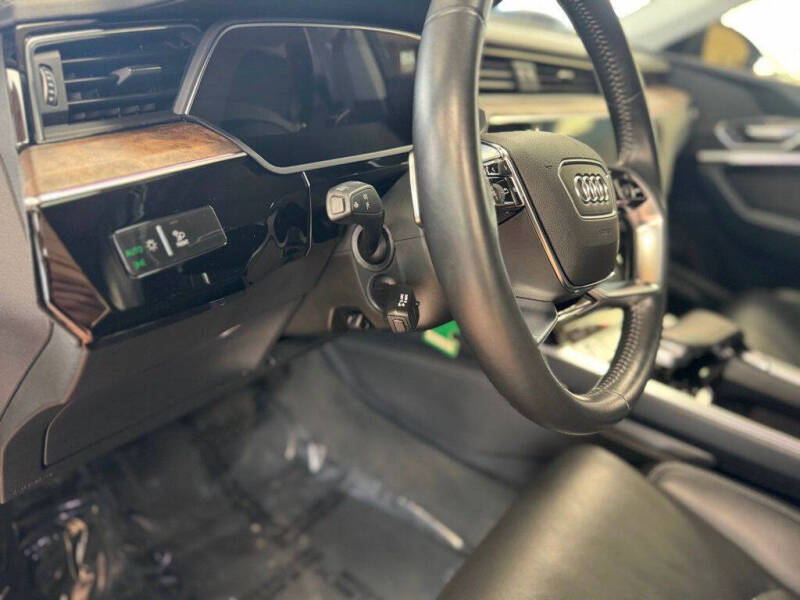 2019 Audi e-tron quattro Prestige