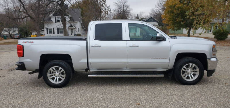 Used 2017 Chevrolet Silverado 1500 LT with VIN 3GCUKRECXHG421119 for sale in Milbank, SD