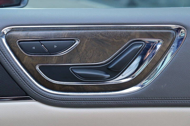 2018 Lincoln Continental Select