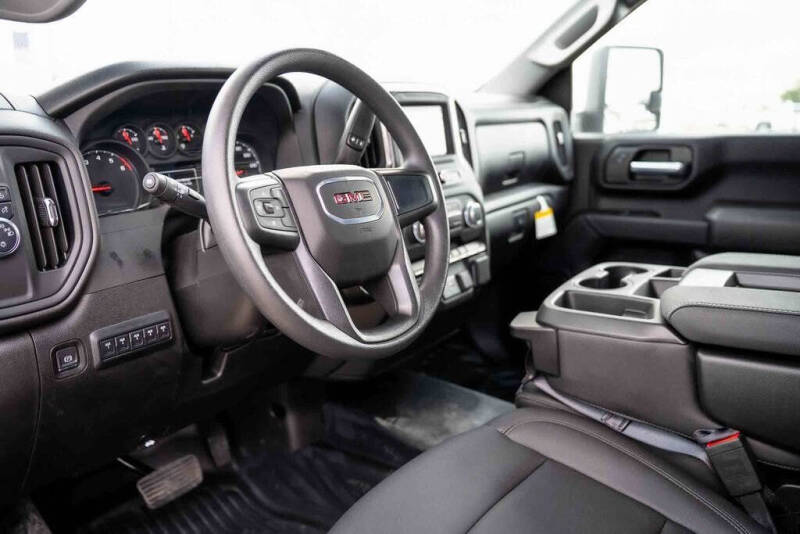 2025 GMC Sierra 2500HD Pro