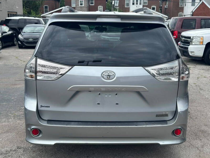 2012 Toyota Sienna SE 8-Passenger