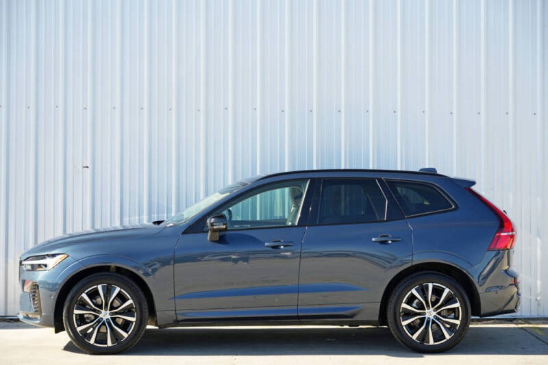 2023 Volvo XC60 B5 Plus Dark Theme
