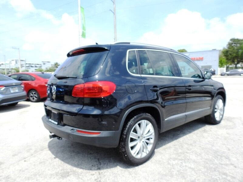 2016 VOLKSWAGEN Tiguan SUV / Crossover - $11,900