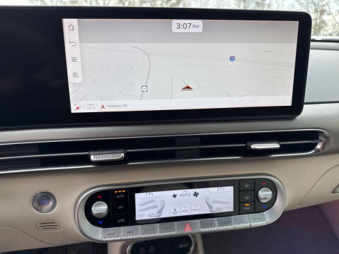 2024 Genesis GV60 Standard