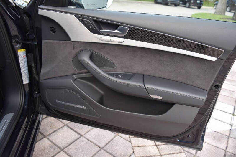 2015 Audi S8 4.0T quattro