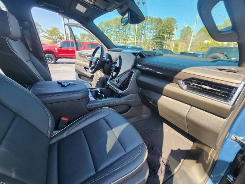 2025 GMC Yukon Elevation