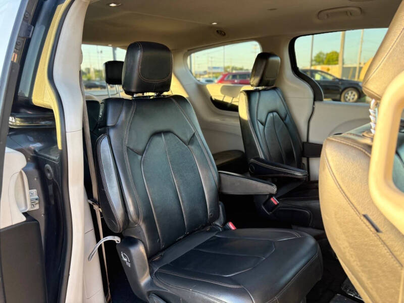 2017 Chrysler Pacifica Touring-L