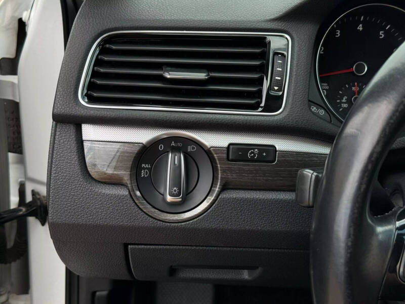 2017 Volkswagen Passat 1.8T SE