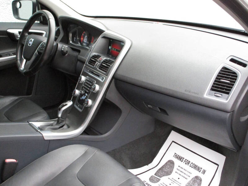 2016 Volvo XC60 T5 Drive-E Premier