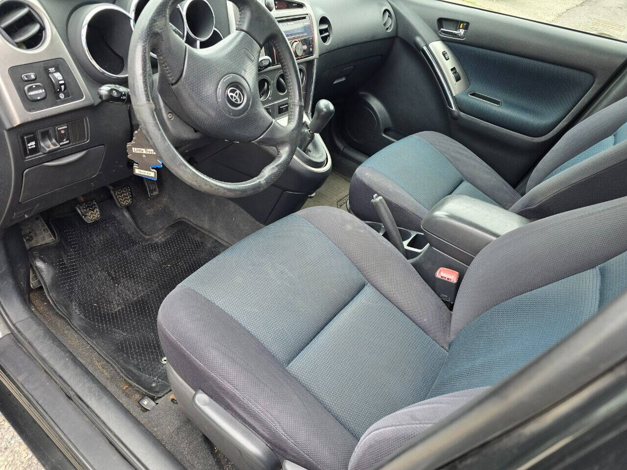 2005 Toyota Matrix for sale at QUEENSGATE AUTO SALES in York, PA