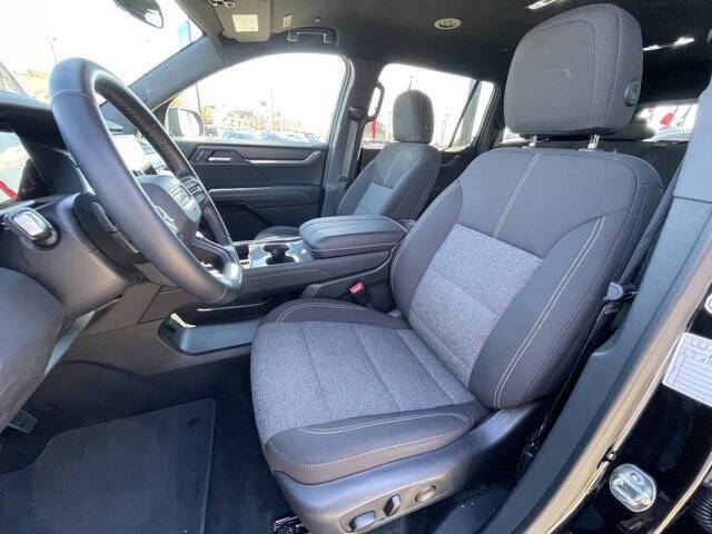 2025 GMC Acadia Elevation