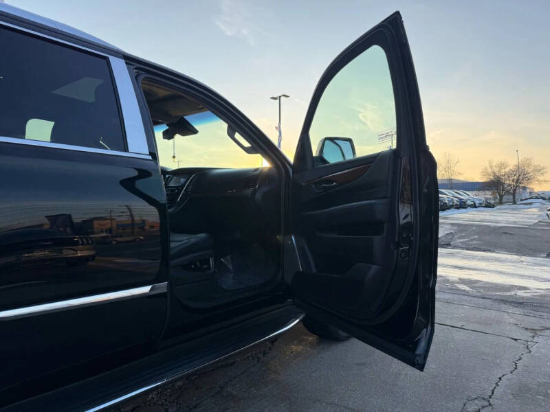 2016 Cadillac Escalade Luxury Collection