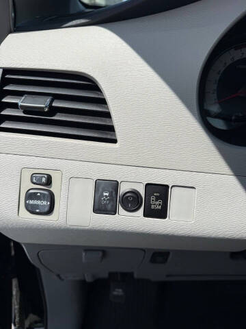 2013 Toyota Sienna SE 8-Passenger