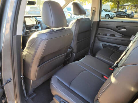 2024 Nissan Pathfinder SL