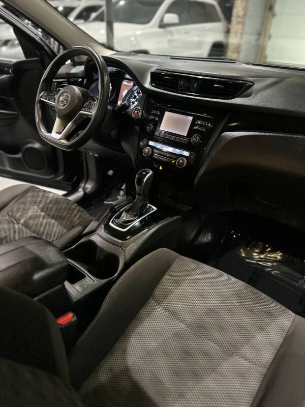 2017 Nissan Rogue Sport SV