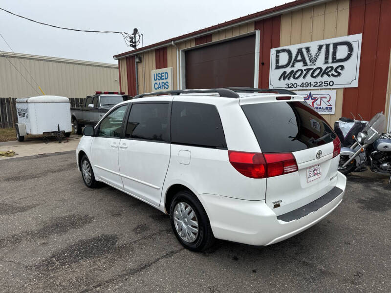 2004 Toyota Sienna LE photo 8