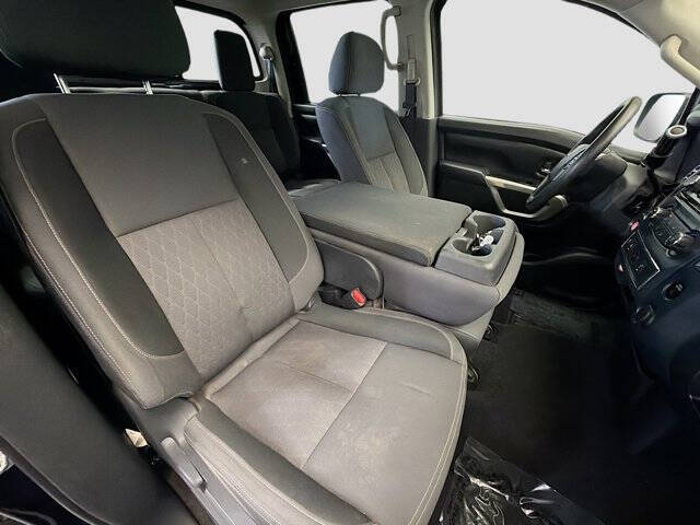 2023 Nissan Titan SV