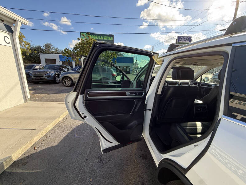 2016 Volkswagen Touareg VR6 Lux