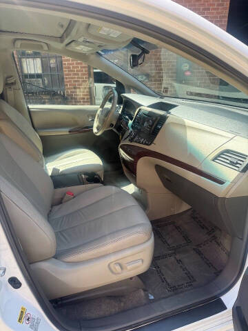 2014 Toyota Sienna XLE 8-Passenger
