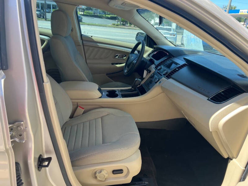 2018 Ford Taurus SE