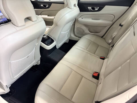 2024 Volvo S60 Recharge T8 Core Dark Theme