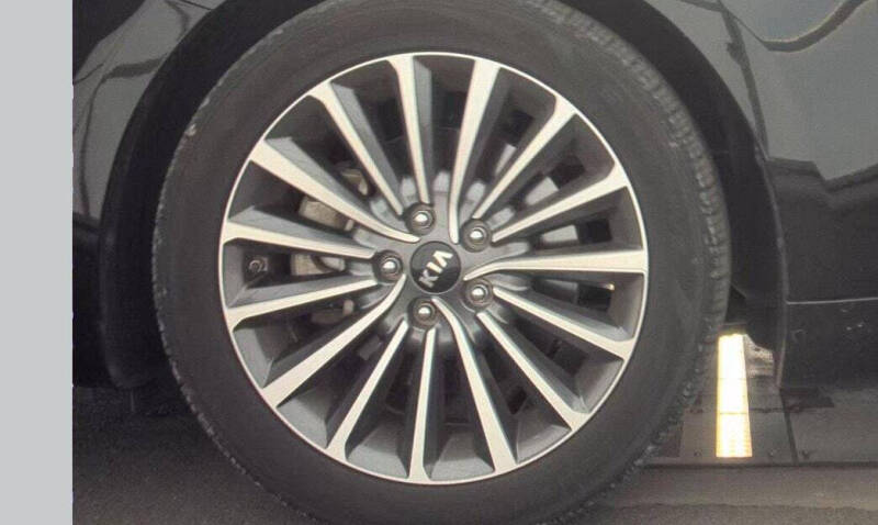 2019 Kia Cadenza Premium