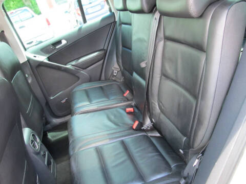 2011 Volkswagen Tiguan SEL 4Motion