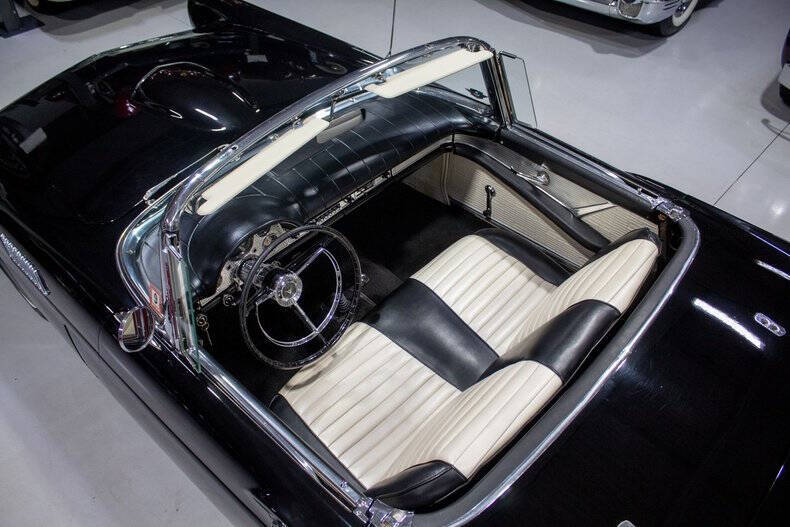 1957 Ford Thunderbird