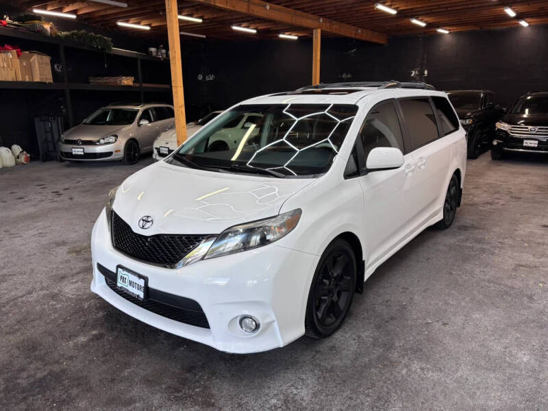 2011 Toyota Sienna SE 8-Passenger