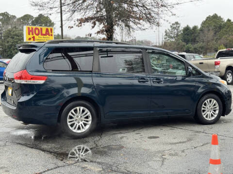 2012 Toyota Sienna XLE 7-Passenger Auto Access Seat