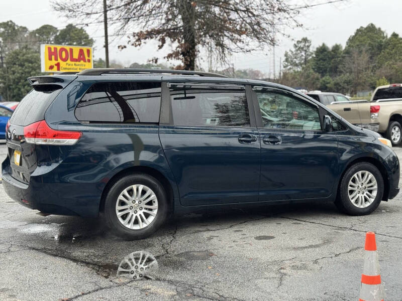 2012 Toyota Sienna XLE 7-Passenger Auto Access Seat