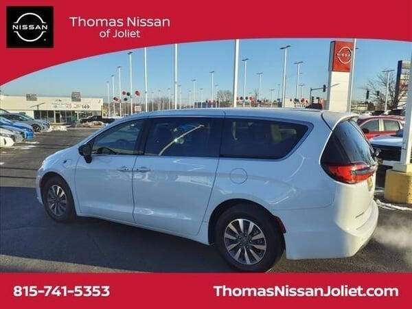 2024 Chrysler Pacifica Plug-In Hybrid Select