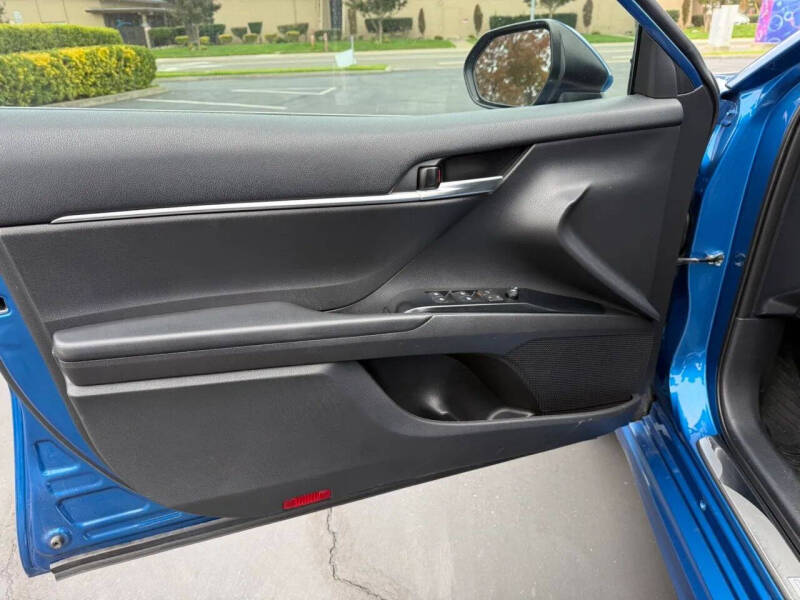 2020 Toyota Camry Hybrid SE