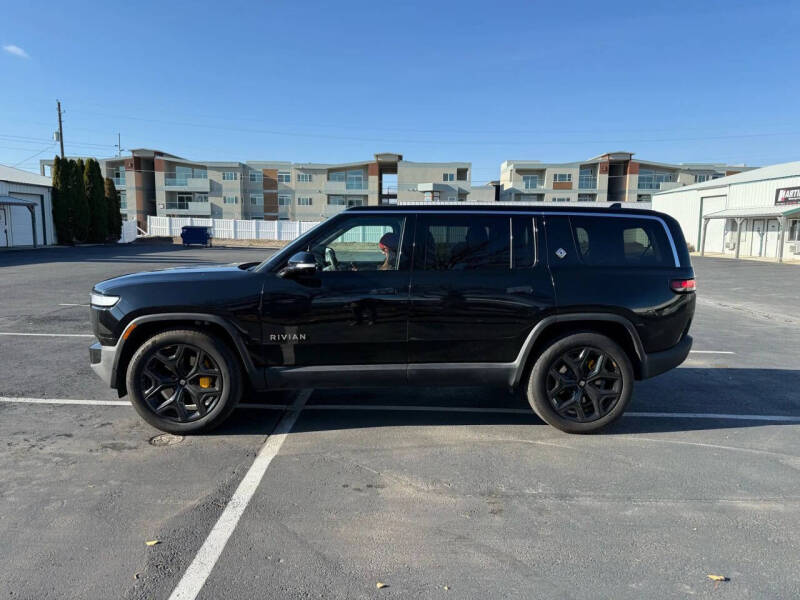 2024 Rivian R1S Adventure