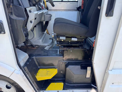 2014 Isuzu UTILIMASTER VAN