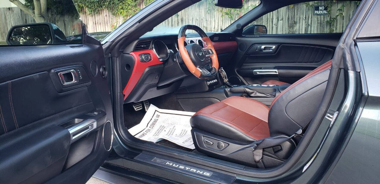 2015 Ford Mustang  - $17,305