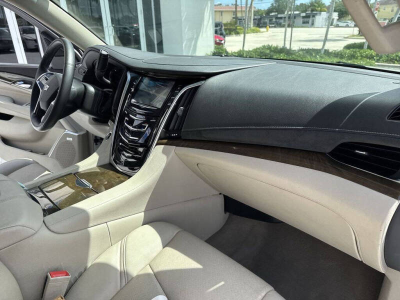 2018 Cadillac Escalade Luxury
