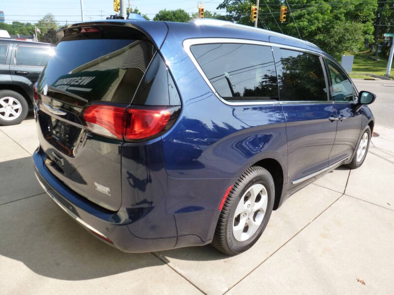 2017 Chrysler Pacifica Touring-L Plus