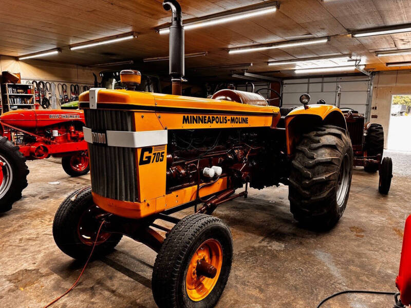 1964 Minneapolis Moline G-705 Tractor