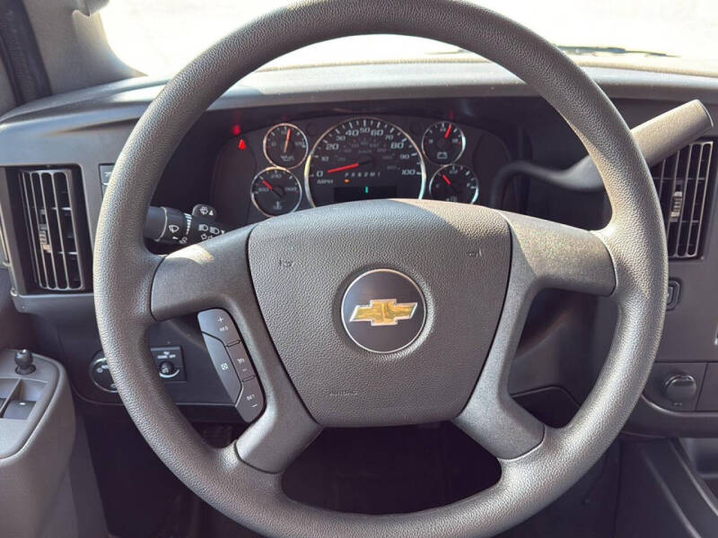 2025 Chevrolet Express 2500