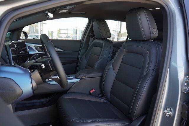 2025 Chevrolet Equinox EV LT 2