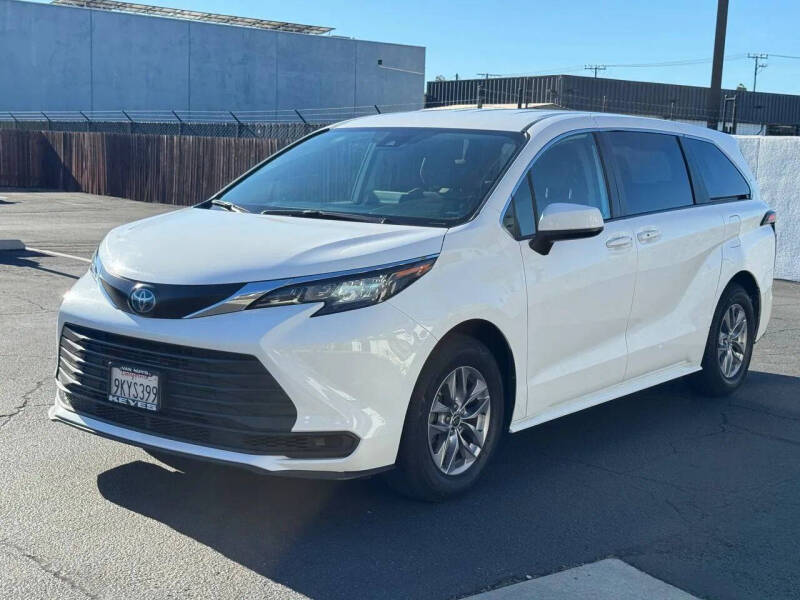 2022 Toyota Sienna LE 8-Passenger