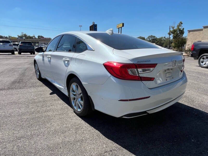 2018 Honda Accord LX photo 3