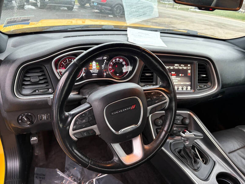 2017 Dodge Challenger SXT Plus