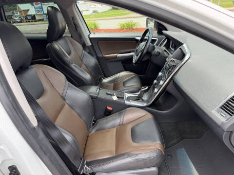 2017 Volvo XC60 T5 Dynamic